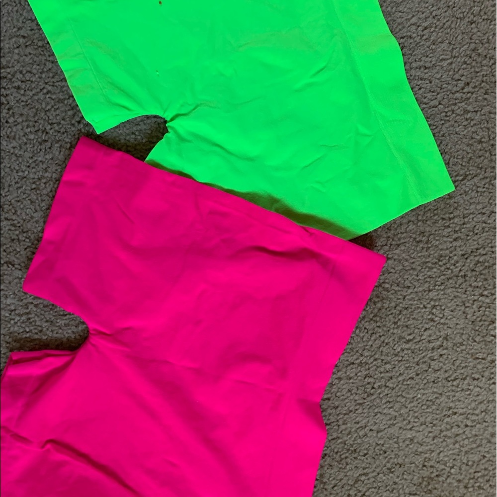 neón biker shorts !